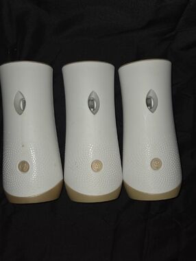 Glade White / Tan Automatic 3Pk Dispensers ONLY!
